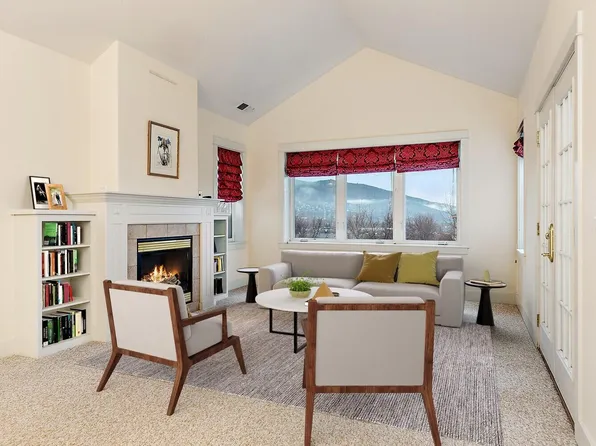 973 Golden Aspen Pl, Ashland, OR 97520