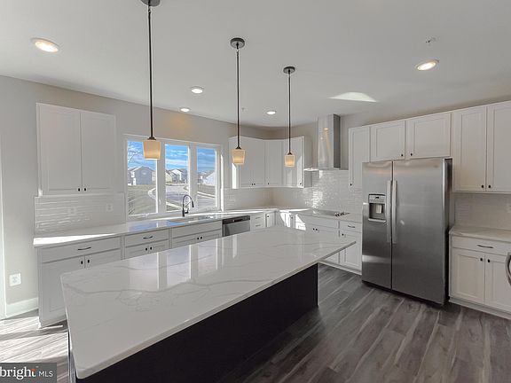 4th image of 41493 Fairwood Ct