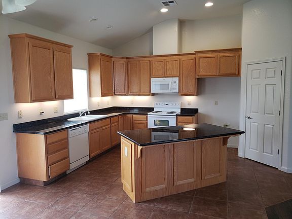 4th image of 350 Lincoln Ct