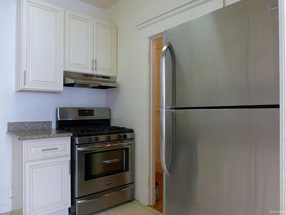 2nd image of 2400 Van Ness Ave APT 6