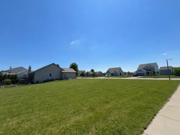 1313 Oakmont Ct, Sandwich, IL 60548