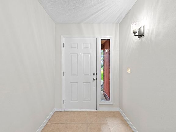 5th image of 214 Bayberry Dr