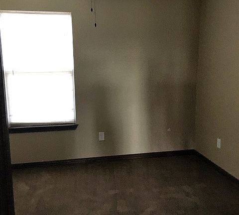 2nd image of 157 S New Dallas Hwy
