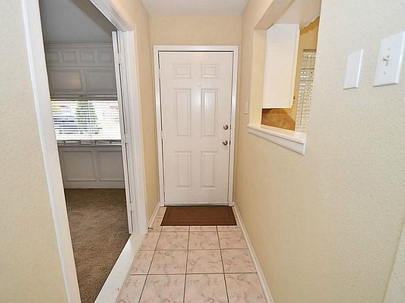 Tiled Entry and fresh paint!