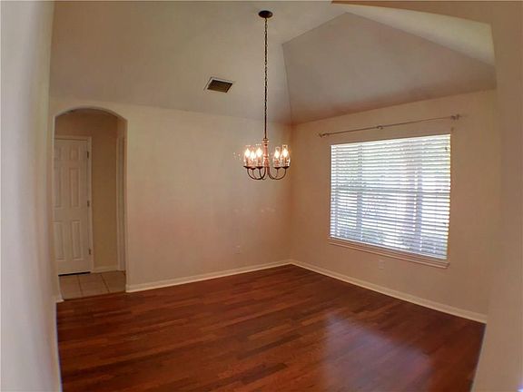 4th image of 1016 Downridge Dr