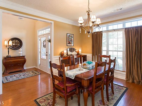 4th image of 165 Holcomb Ct
