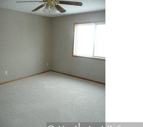 5th image of 920 S Elm Street