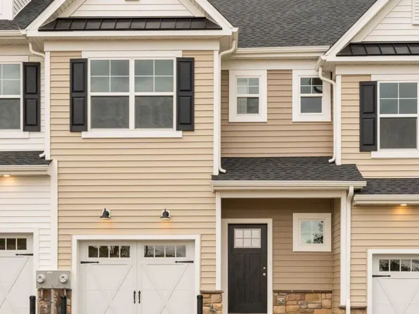 282 Honey Ln, Norristown, PA 19401