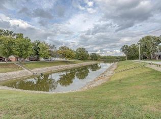 18819 Maple St, Carlyle, IL 62231