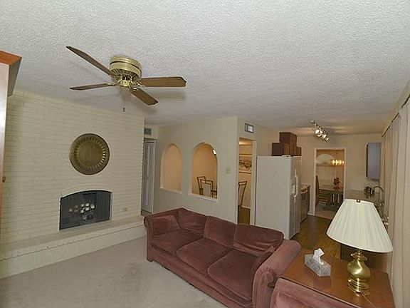 3rd image of 709 Pinoak Dr