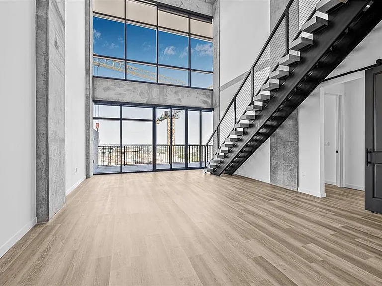 221 Main St N #Penthouse 1603 — Photo 9