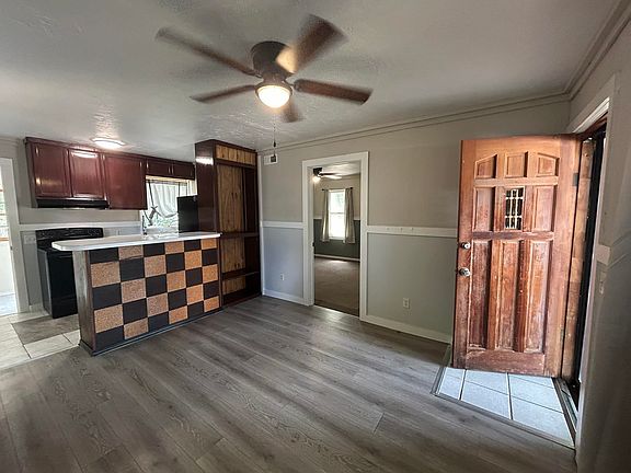 4th image of 216 S 13th St