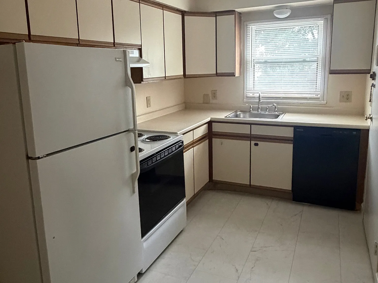 2 bed, 778 sqft, $2,100 — Photo 3