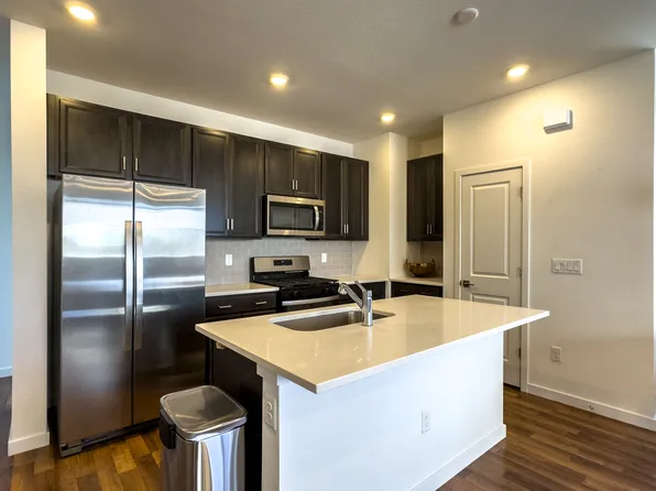 330 N Geneva St, Aurora, CO 80010