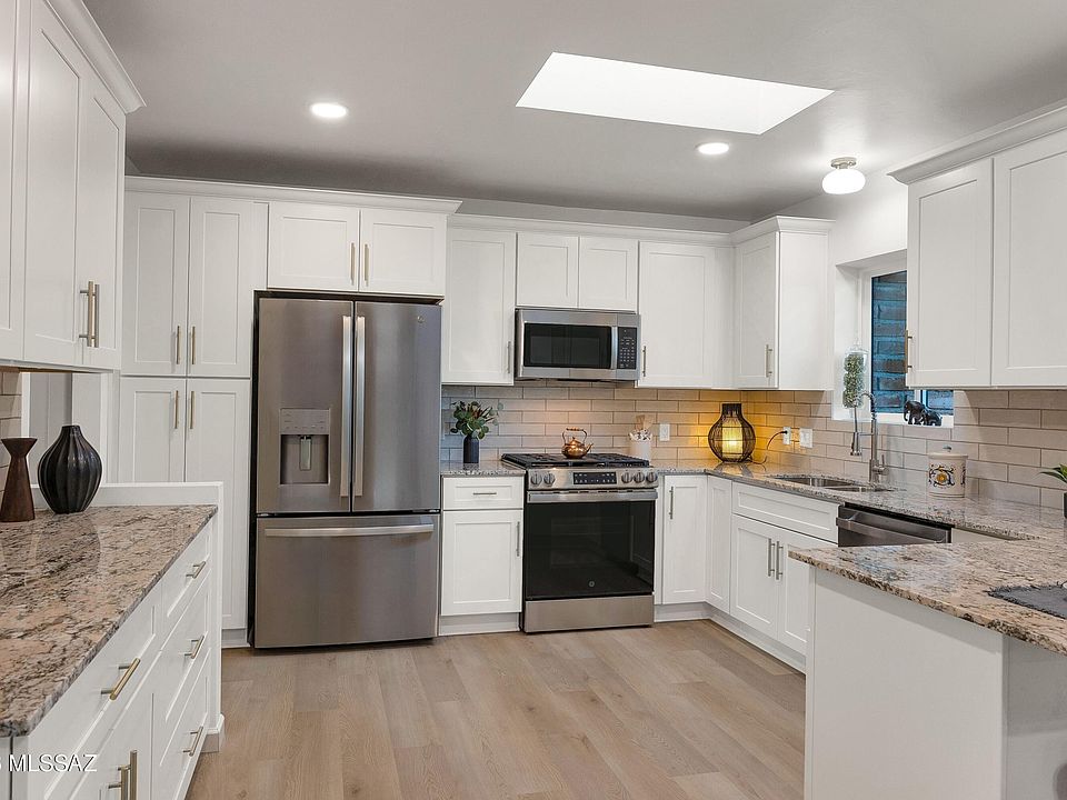 1st image of 8020 N La Oesta Ave