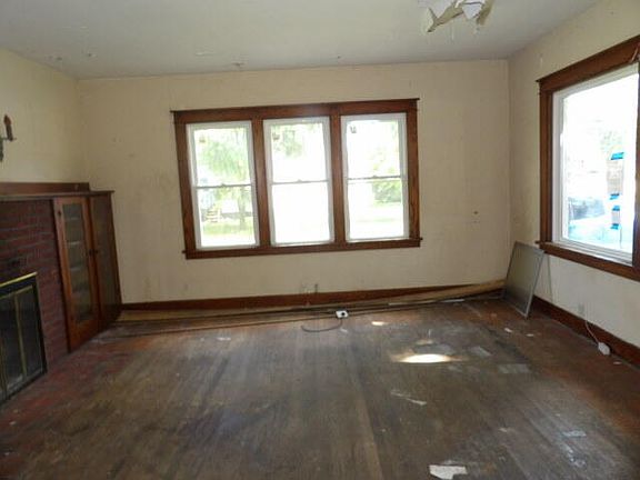 5th image of 709 S Main St