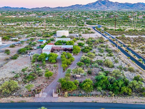 3rd image of 3210 E Mescalero Dr