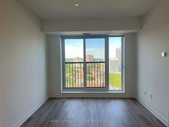 2nd image of 10 Oak St #1612