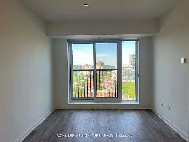 10 Oak St — Photo 2