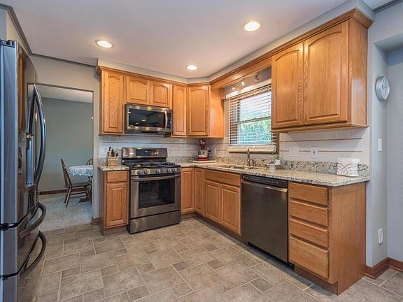 5th image of 958 Brockwell Dr