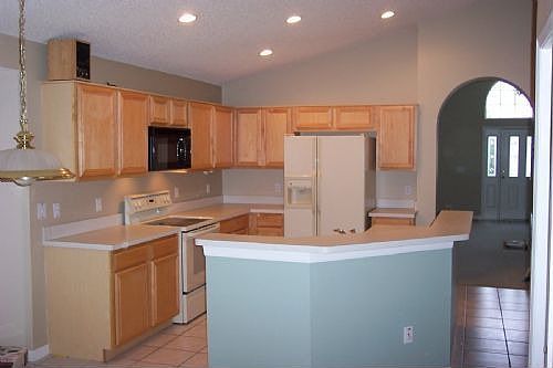 Kitchen w/ island