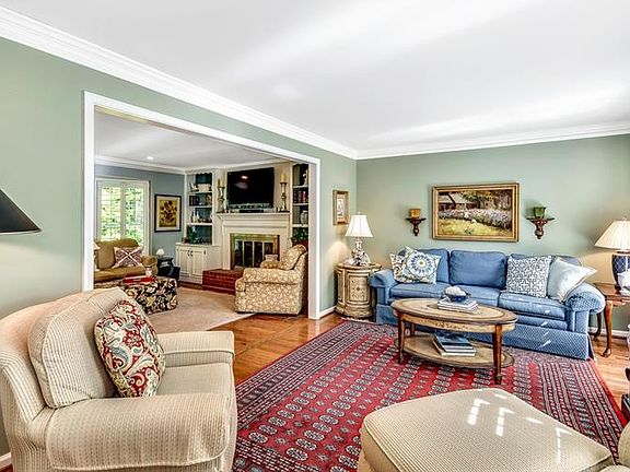 5th image of 2411 Normandy Ct NE