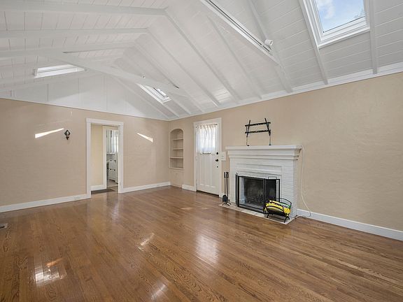 4th image of 138 Kellogg Ave