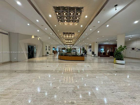 3rd image of 801 Brickell Bay Dr APT 864