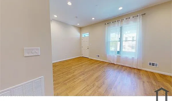 2 bed, $150 — Photo 4