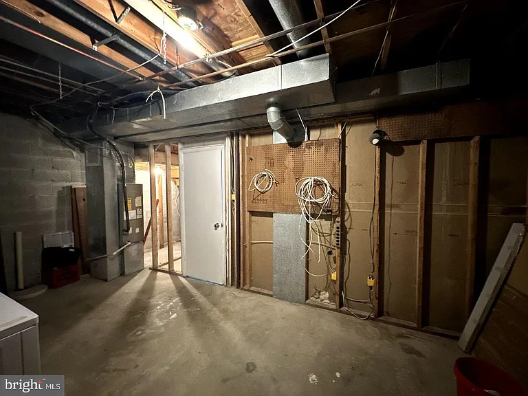 8121 Fenwick Ct — Photo 38