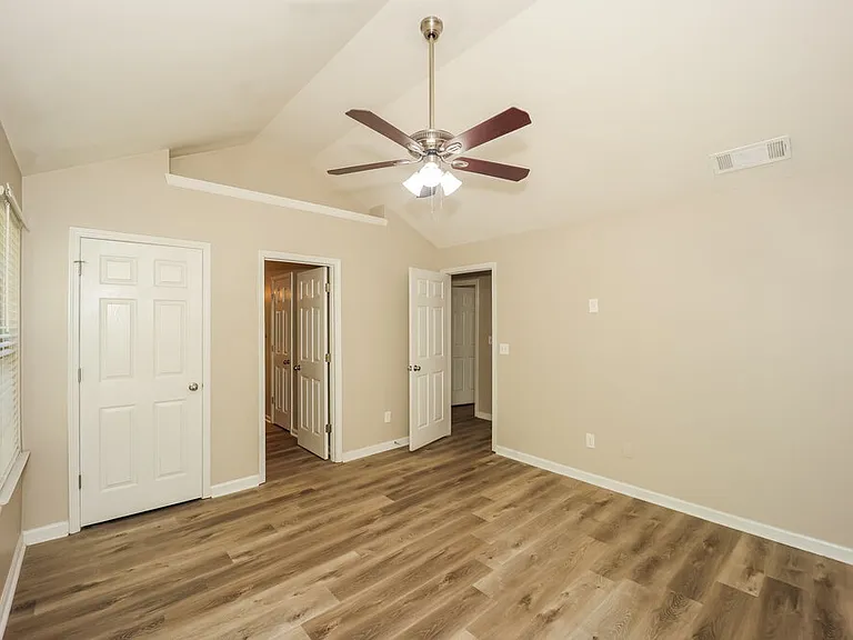 5584 Bluegrass Dr — Photo 10