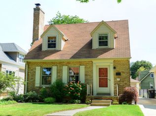 2562 N 72nd St, Wauwatosa, WI 53213