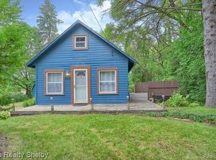 663 Private Dr, Howell, MI 48843