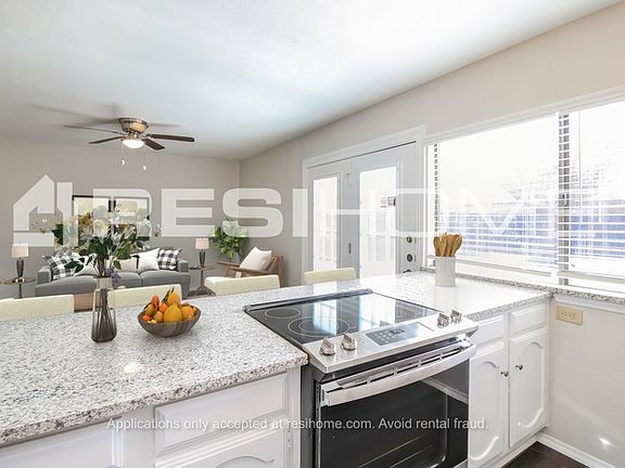 3rd image of 5425 N Colony Blvd