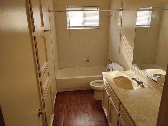 4th image of 240 & 242 Craddock Ave #242