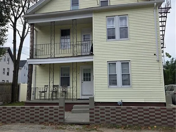 3 Barrett St, Cumberland, RI 02864