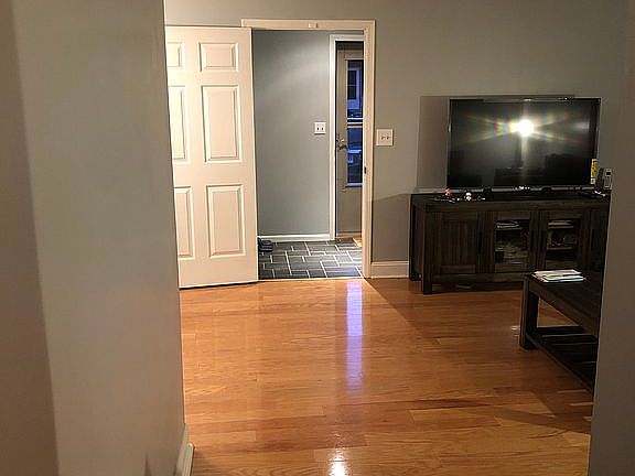 4th image of 24 Newberry Ln
