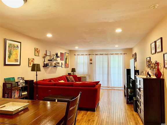 3rd image of 11 Glen Hollow Dr APT D35