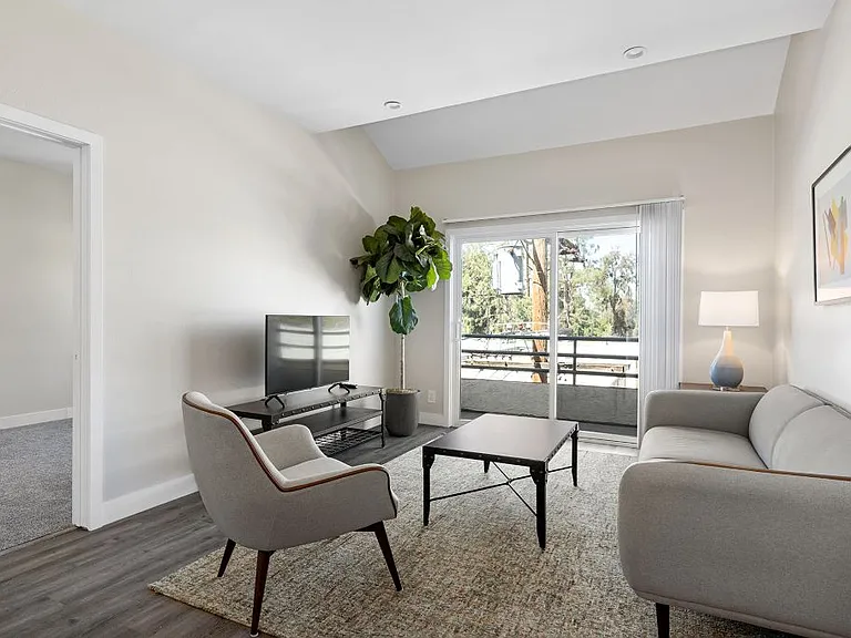 Woodland Trio Apartments — Photo 66