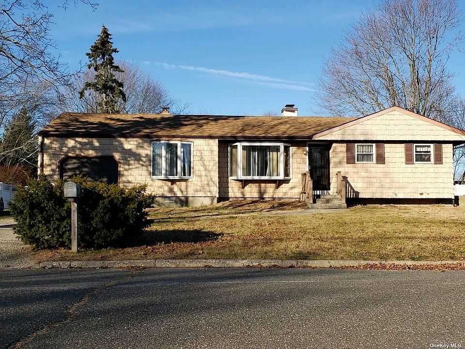 1st image of 7 Newport Dr