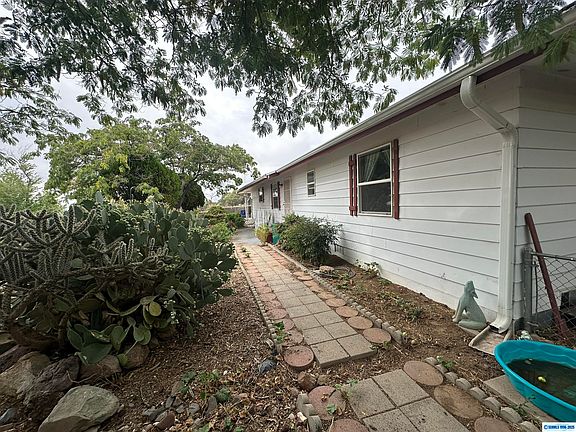 5th image of 2111 N Juniper Ave