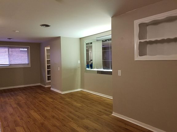 3rd image of 3863 Farnam St #B