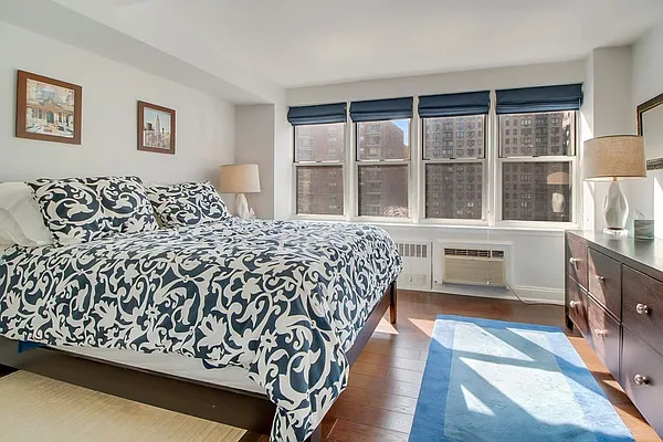 Sold by LG Fairmont Group | media 3