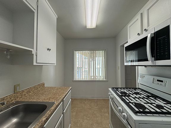4th image of 1805-1811-1813 Northglen St #1805-07