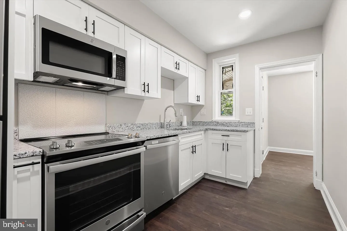 4 bed, 2.5 bath, 1376 sqft, $2,500 — Photo 4