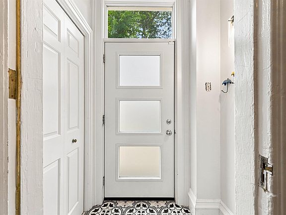 3rd image of 6052 Compton Ave