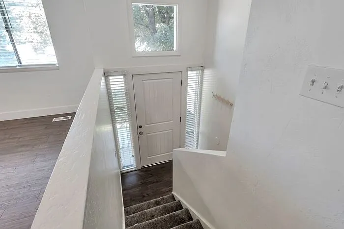 2151 W 300 North St — Photo 15