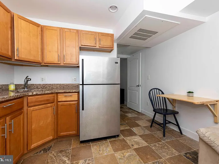 514 Hobart Pl NW #1 — Photo 2