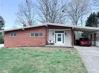 3743 Crosland Rd, Winston Salem, NC 27106