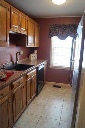 Fully applianced kitchen